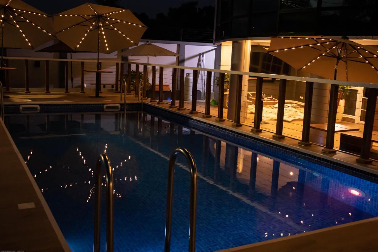 Zimansky Hotel Accra Exterior photo